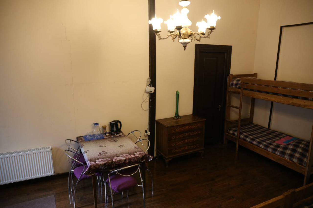 Private Rooms In The City Center - Chonqadze 9 Тбилиси Екстериор снимка